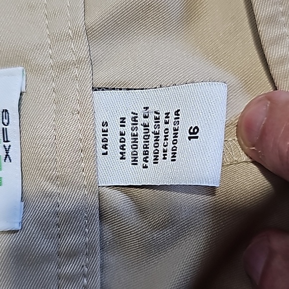 Izod size 16 cream athletic stretch shorts - Picture 7 of 8
